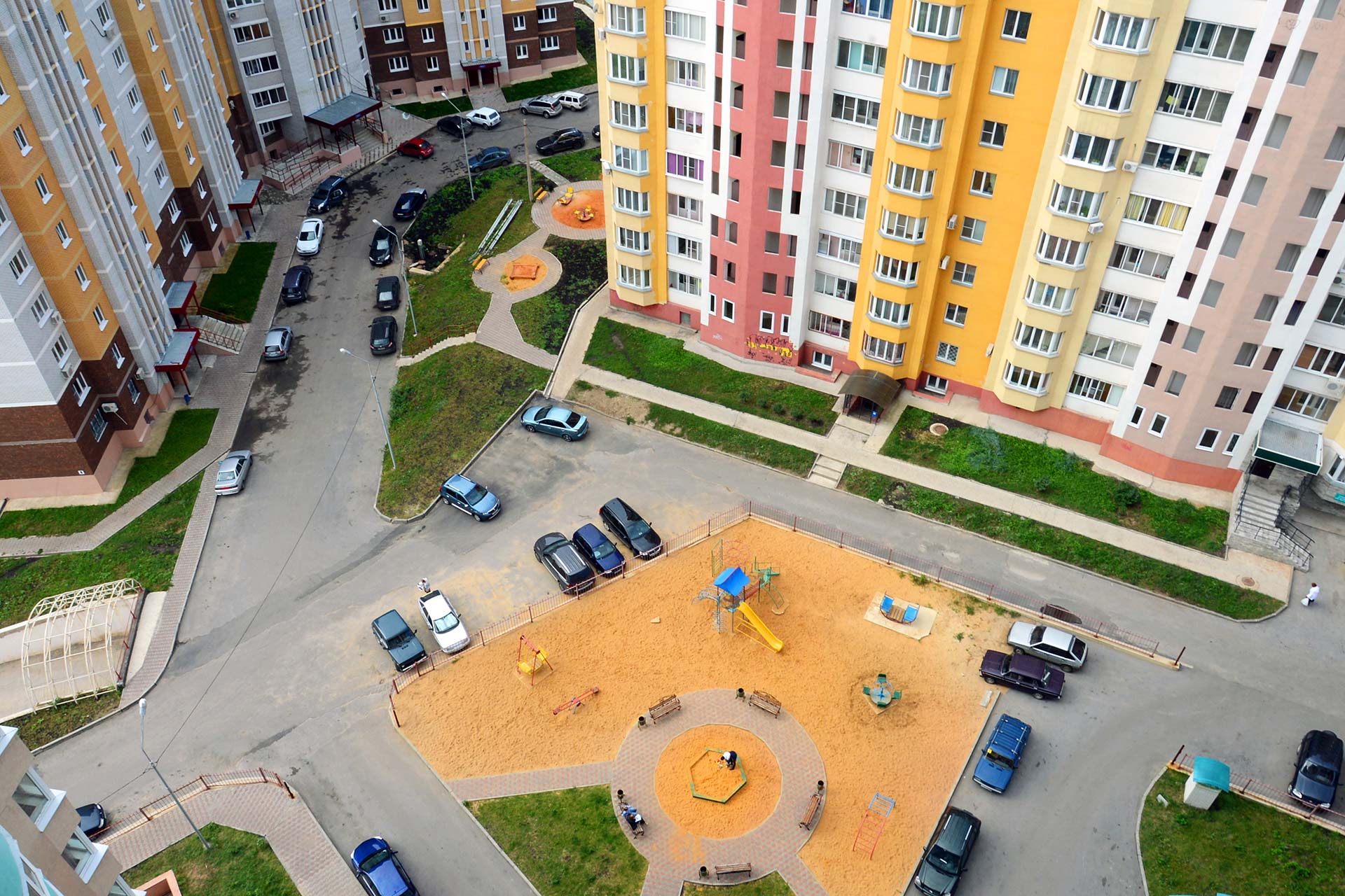 Piazzale condominiale: se costruito con materiali scadenti è possibile agire contro il costruttore